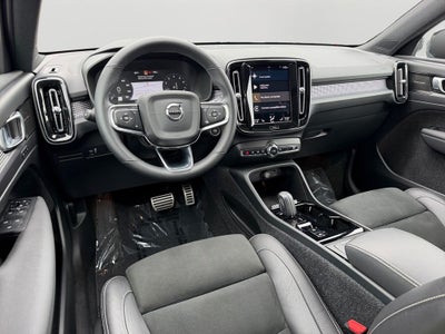 2022 Volvo XC40 R-Design