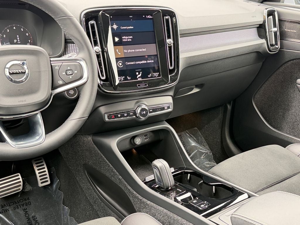 2022 Volvo XC40 R-Design