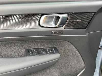 2022 Volvo XC40 R-Design