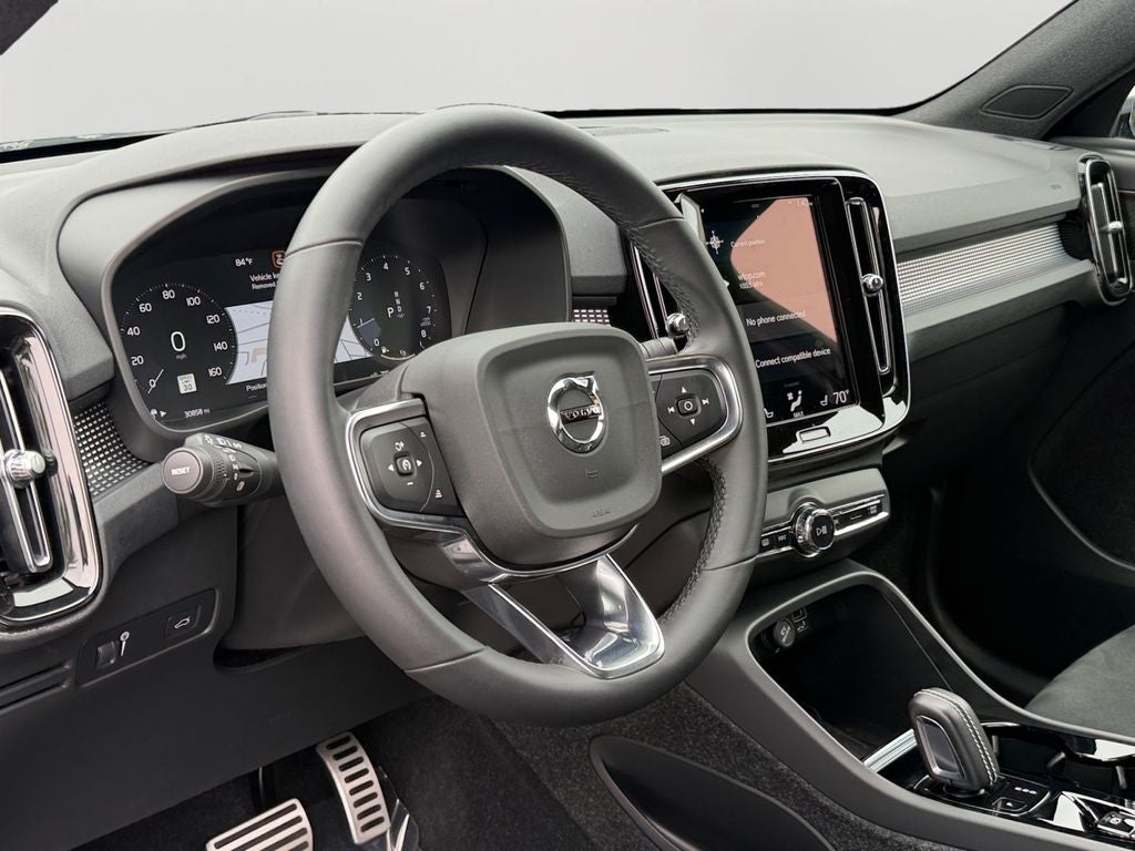 2022 Volvo XC40 R-Design