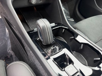 2022 Volvo XC40 R-Design