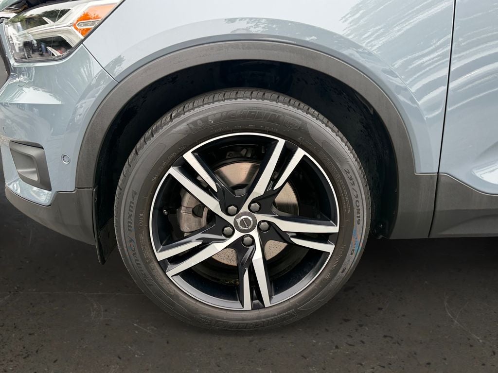 2022 Volvo XC40 R-Design