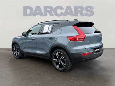 2022 Volvo XC40 R-Design