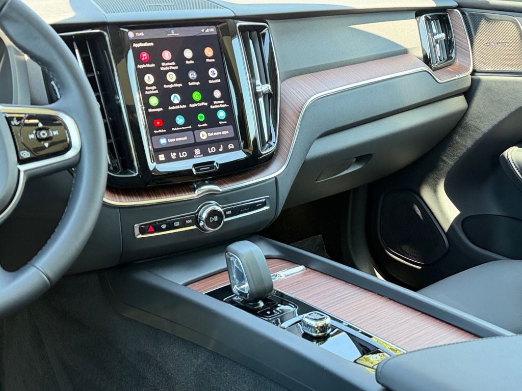 2024 Volvo XC60 B5 Plus Dark Theme