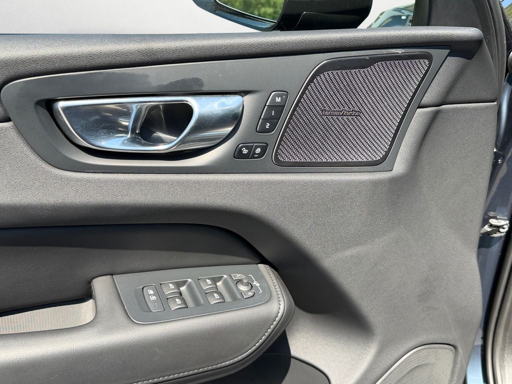 2024 Volvo XC60 B5 Plus Dark Theme