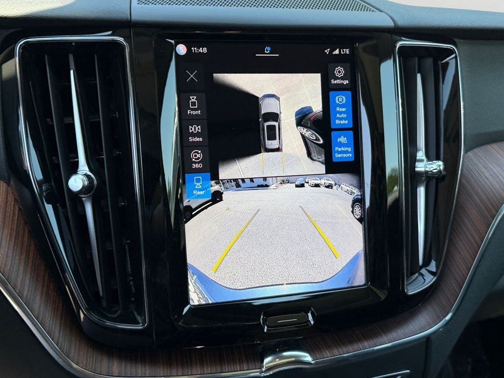 2024 Volvo XC60 B5 Plus Dark Theme
