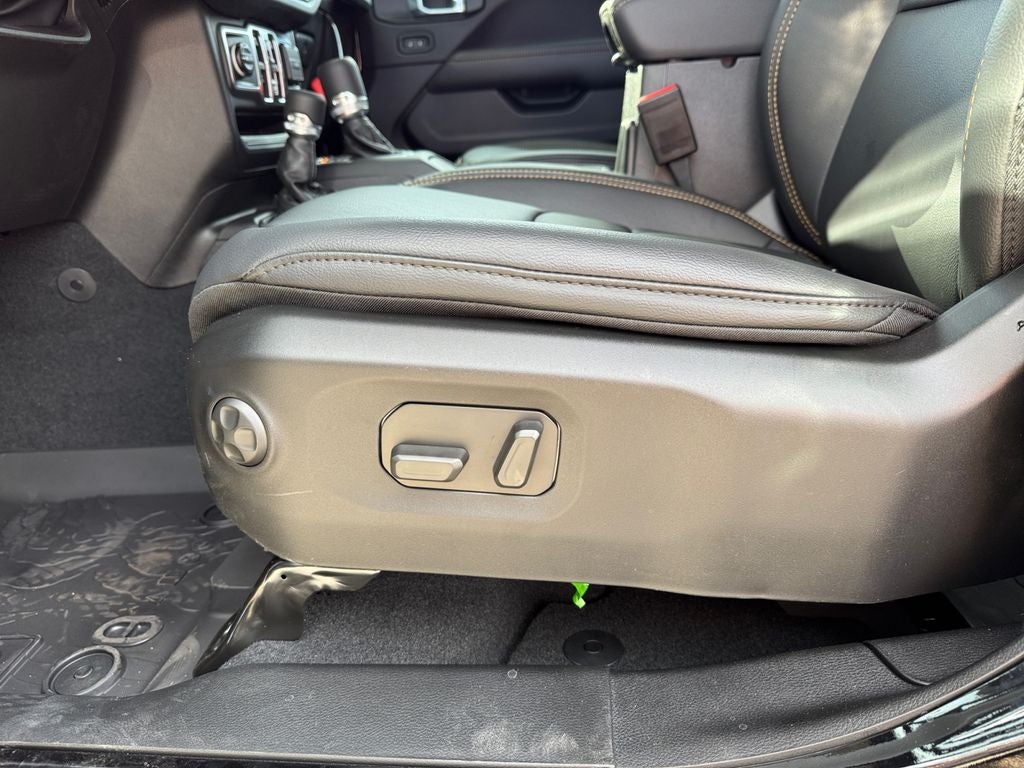 2026 Jeep Wrangler Sahara Sky One-Touch Power Top