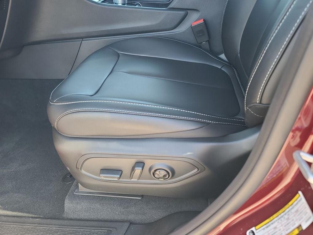 2025 Jeep Grand Cherokee Limited Dual-Pane Panoramic Sunroof