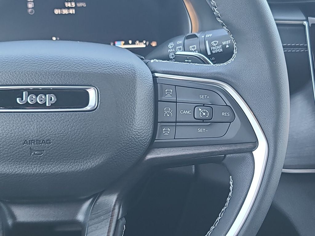 2025 Jeep Grand Cherokee Limited Dual-Pane Panoramic Sunroof