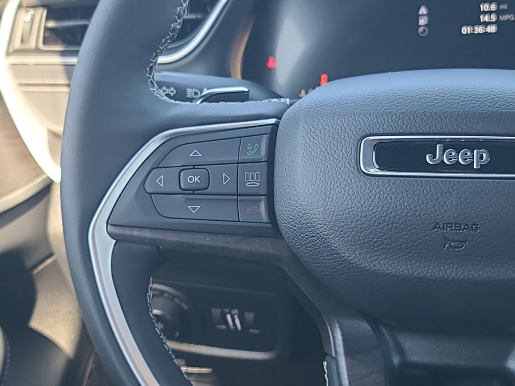 2025 Jeep Grand Cherokee Limited Dual-Pane Panoramic Sunroof