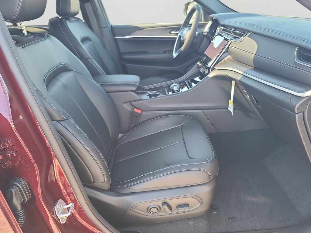 2025 Jeep Grand Cherokee Limited Dual-Pane Panoramic Sunroof