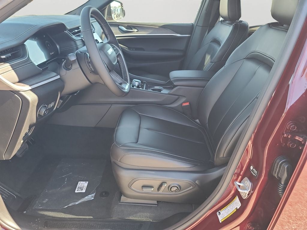 2025 Jeep Grand Cherokee Limited Dual-Pane Panoramic Sunroof