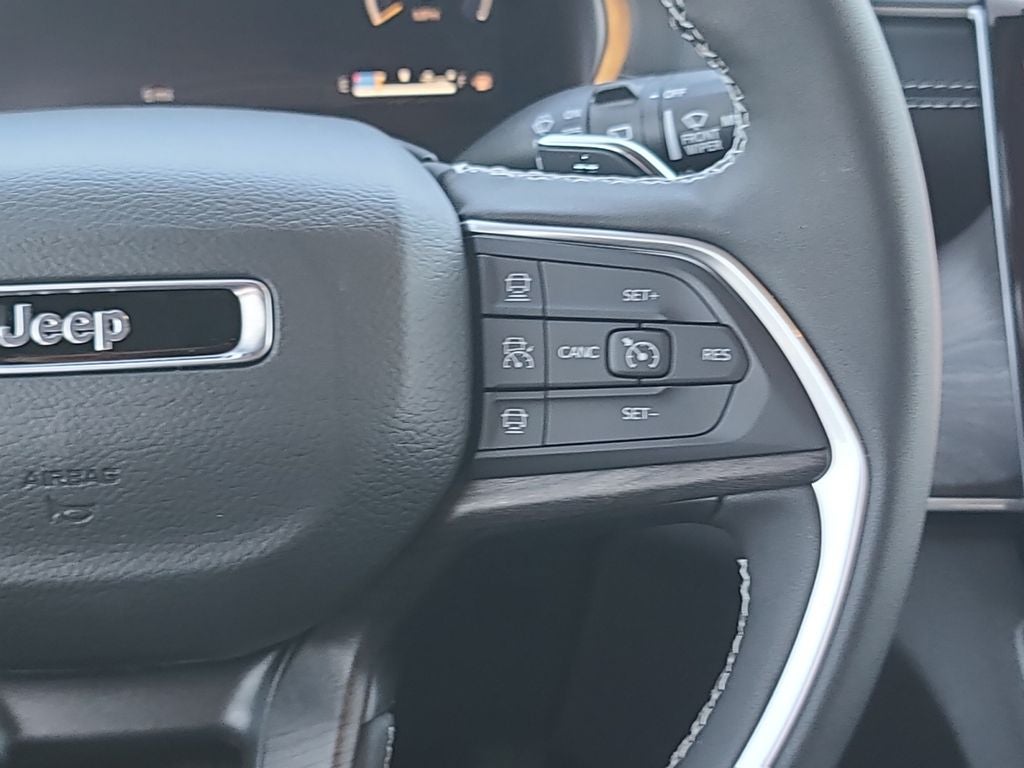 2025 Jeep Grand Cherokee Limited Dual-Pane Panoramic Sunroof