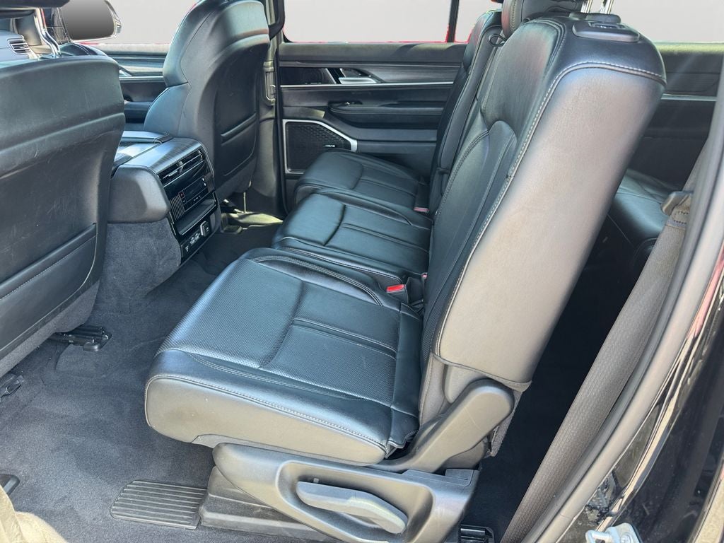 2024 Jeep Wagoneer Series II w/Navigation