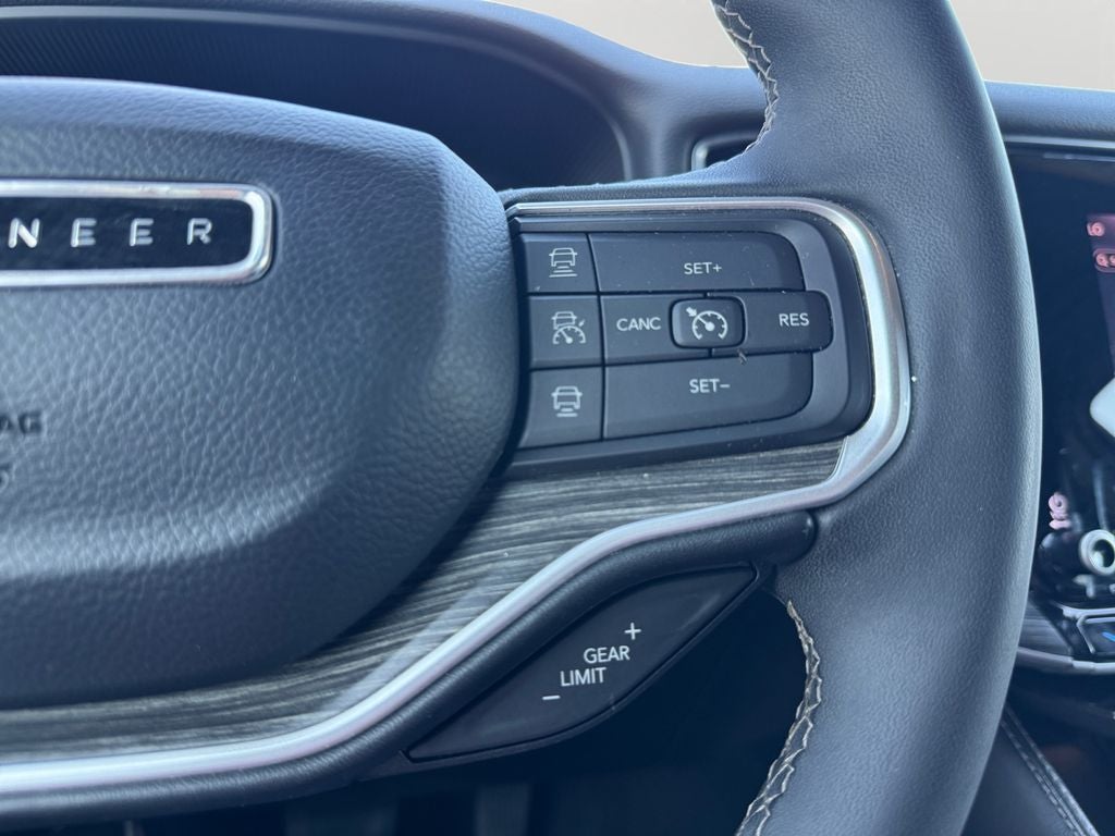 2024 Jeep Wagoneer Series II w/Navigation