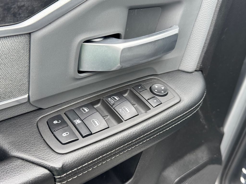 2022 RAM 3500 Big Horn Dually w/ Turbodiesel