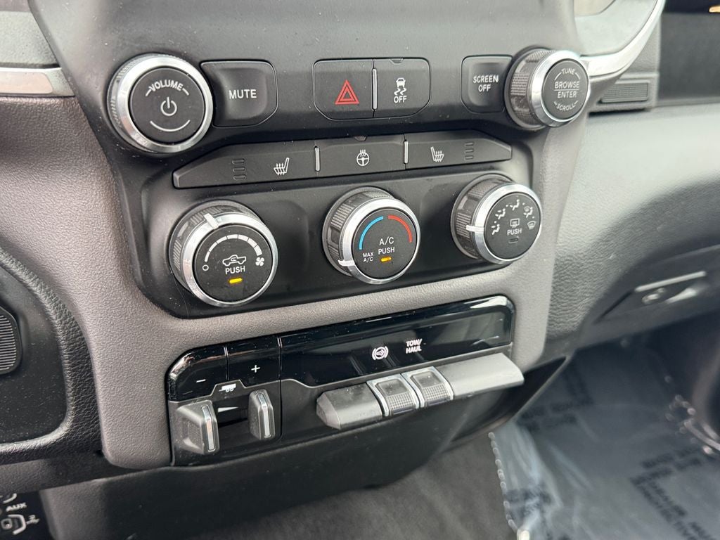2022 RAM 3500 Big Horn Dually w/ Turbodiesel