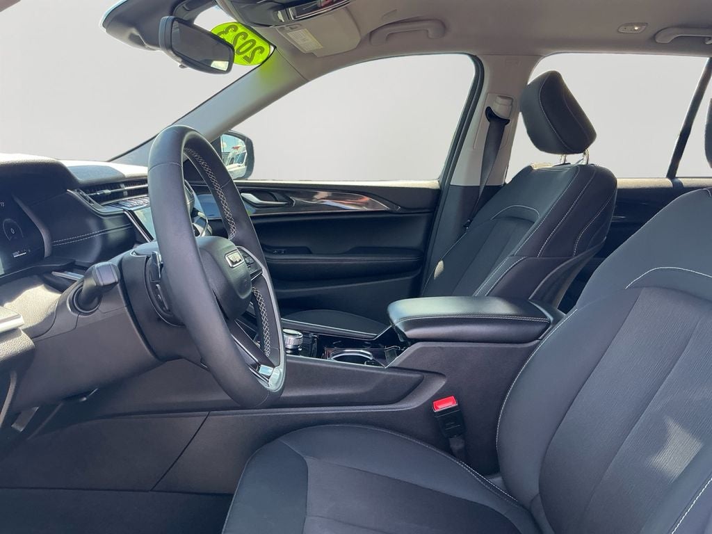 2023 Jeep Grand Cherokee Laredo