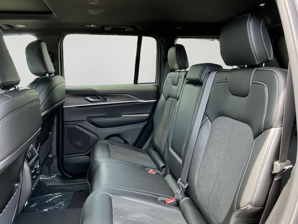 2026 Jeep Grand Cherokee Altitude