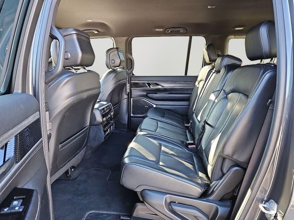 2023 Jeep Wagoneer Series III PREFERRED EQUIPMENT GROUP