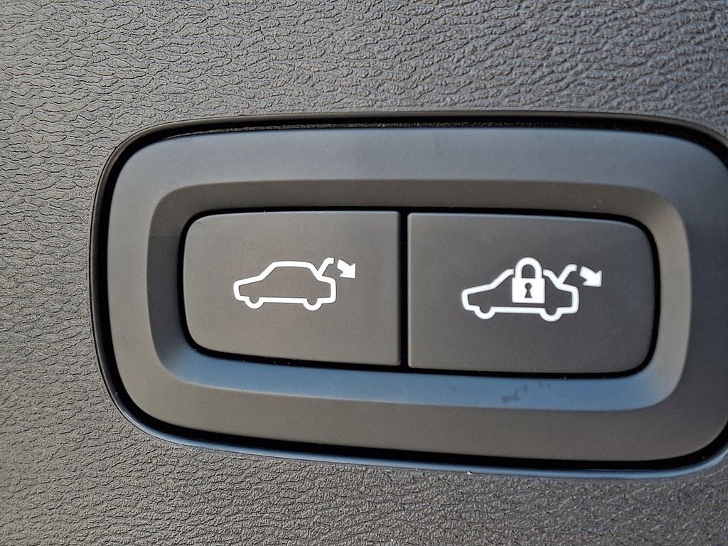 2025 Volvo V60 Cross Country B5 Plus COLLISION AVOIDANCE