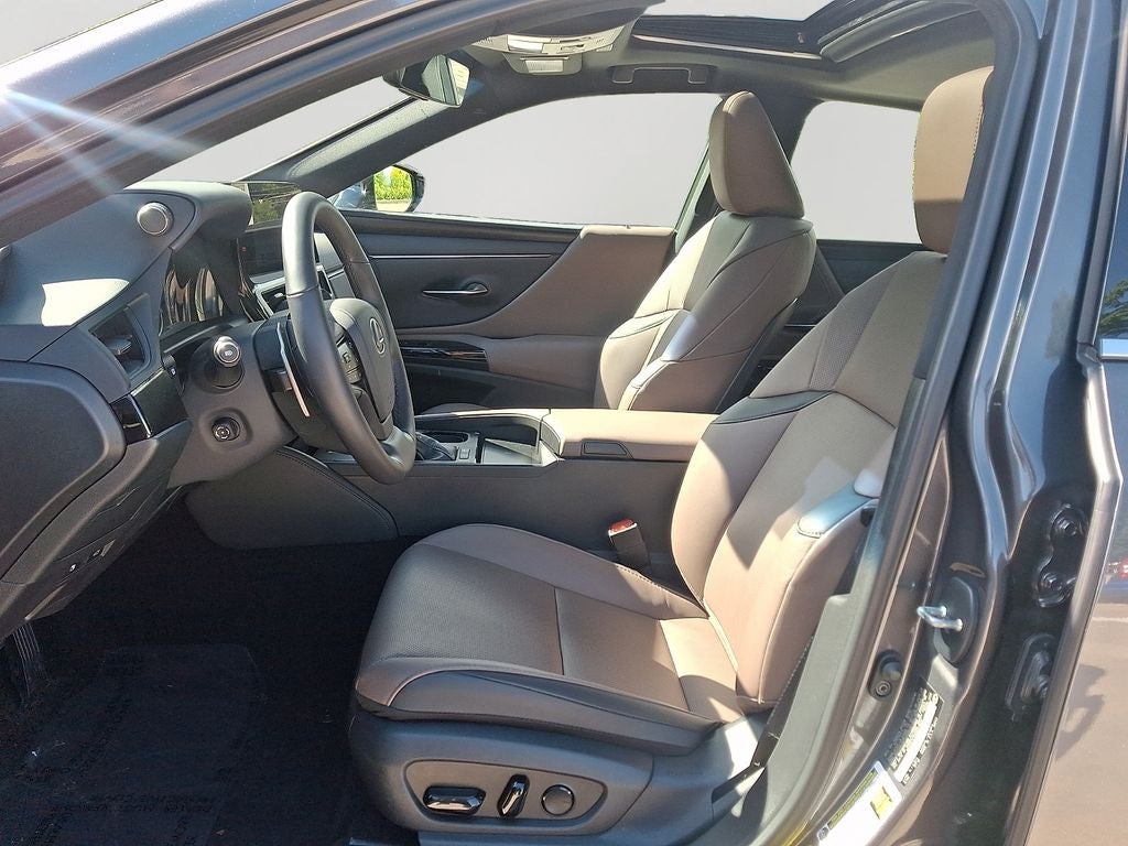 2025 Lexus ES 300h 300h
