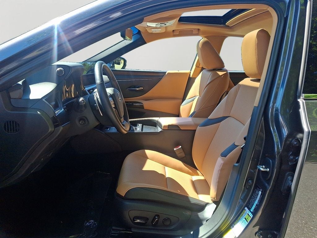 2025 Lexus ES 300h 300h