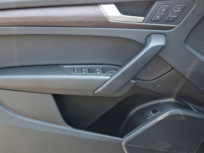 2025 Audi Q5 40 Premium quattro