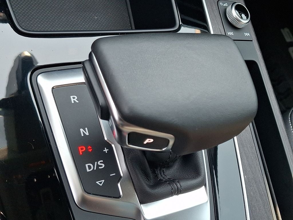 2025 Audi Q5 40 Premium quattro