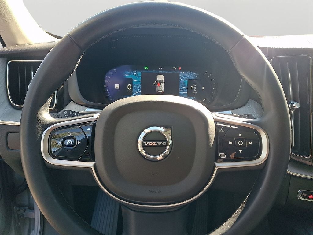 2025 Volvo XC60 B5 Plus