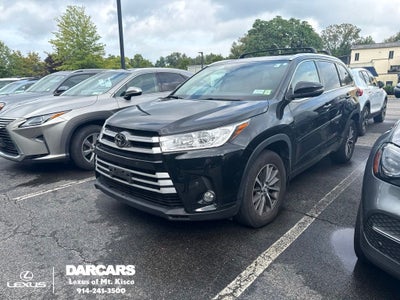 2017 Toyota Highlander XLE w/ Rear DVD Entertainment System