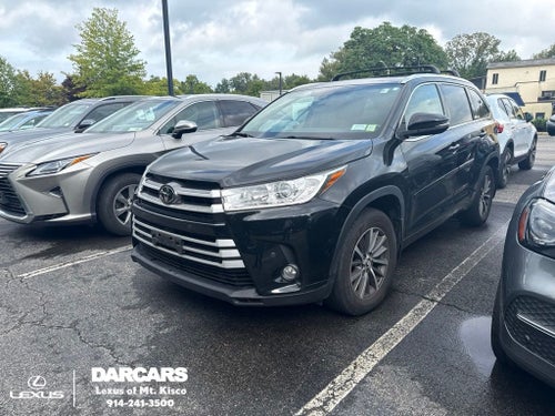 2017 Toyota Highlander XLE w/ Rear DVD Entertainment System