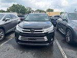 2017 Toyota Highlander XLE w/ Rear DVD Entertainment System