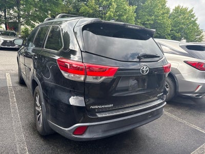 2017 Toyota Highlander XLE w/ Rear DVD Entertainment System
