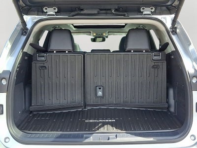 2024 Toyota Highlander Platinum w/ Tow Hitch