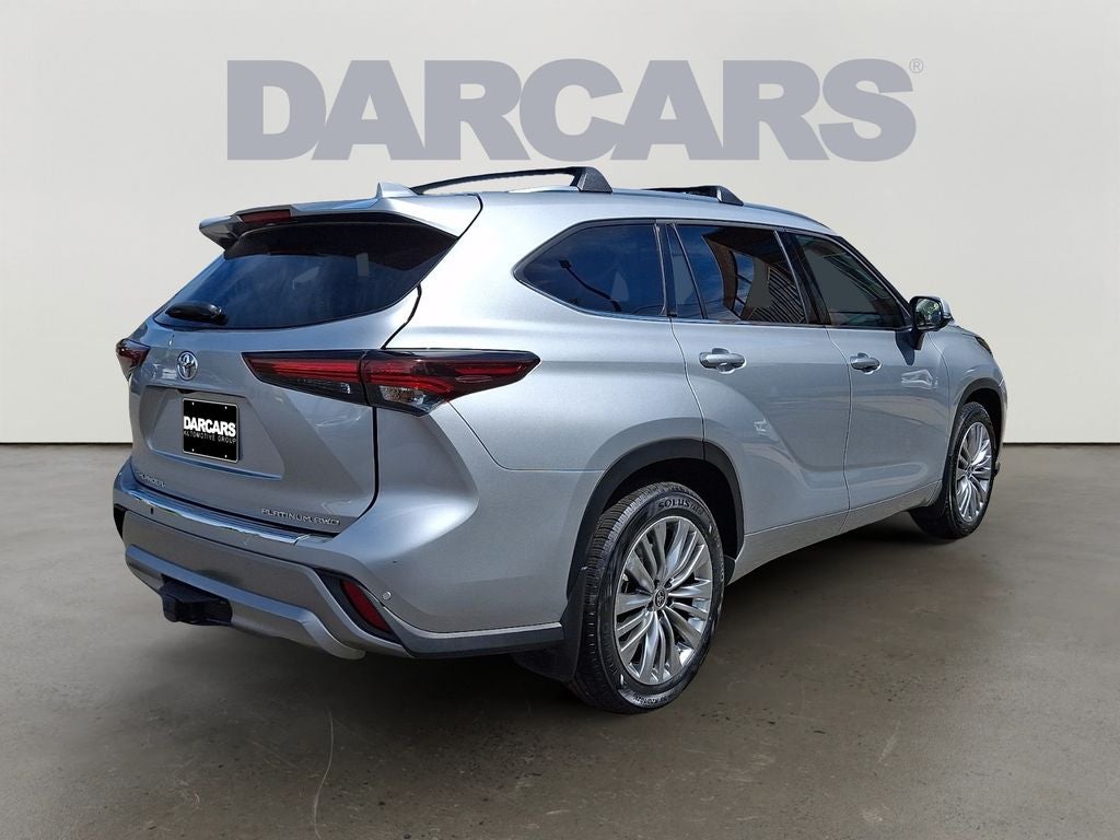 2024 Toyota Highlander Platinum w/ Tow Hitch