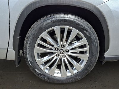 2024 Toyota Highlander Platinum w/ Tow Hitch