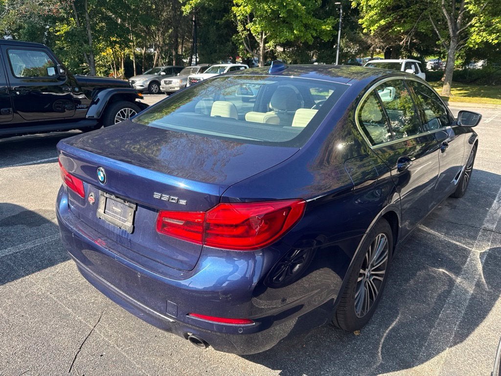 2018 BMW 5 Series 530e xDrive iPerformance w/ Premium Package