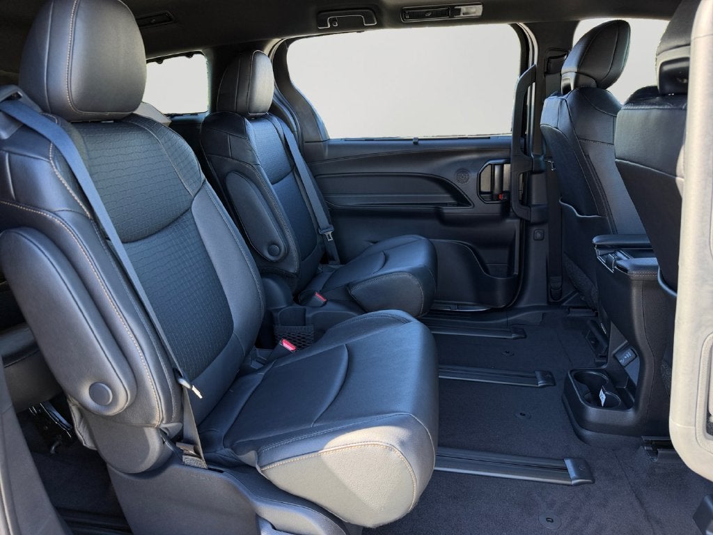 2026 Toyota Sienna Woodland Edition 7 Passenger