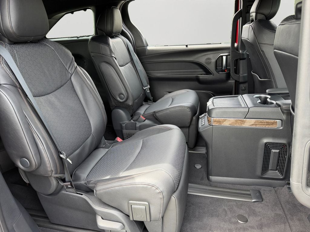 2026 Toyota Sienna Platinum 7 Passenger