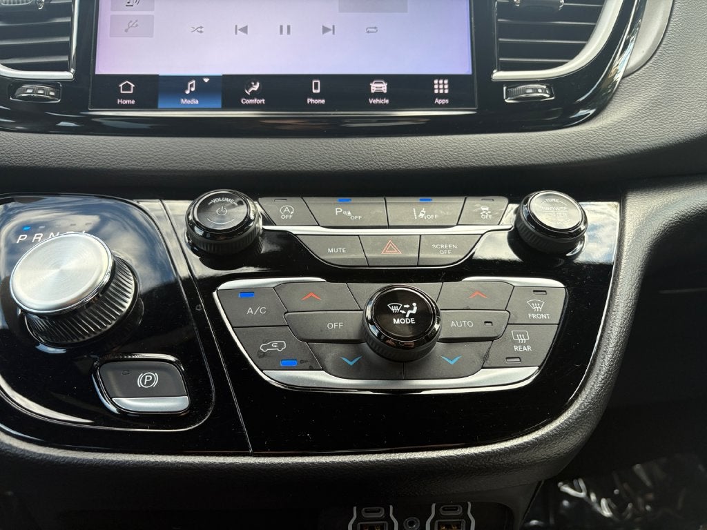 2025 Chrysler Pacifica Select