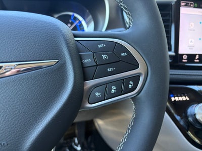 2024 Chrysler Pacifica Hybrid Select