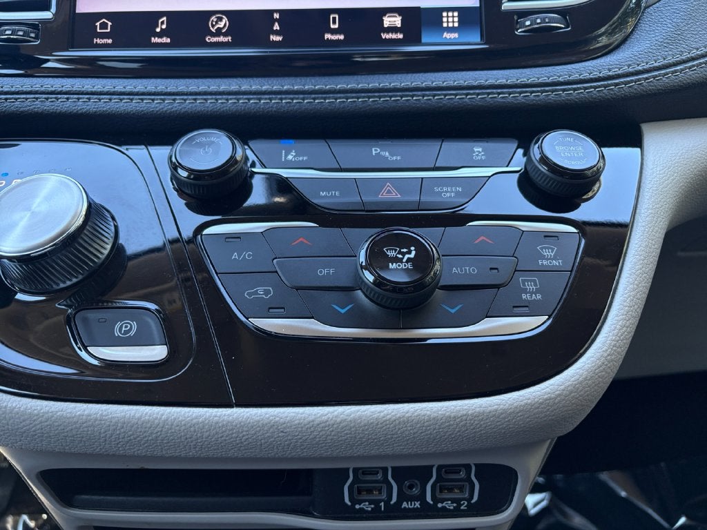 2024 Chrysler Pacifica Hybrid Select