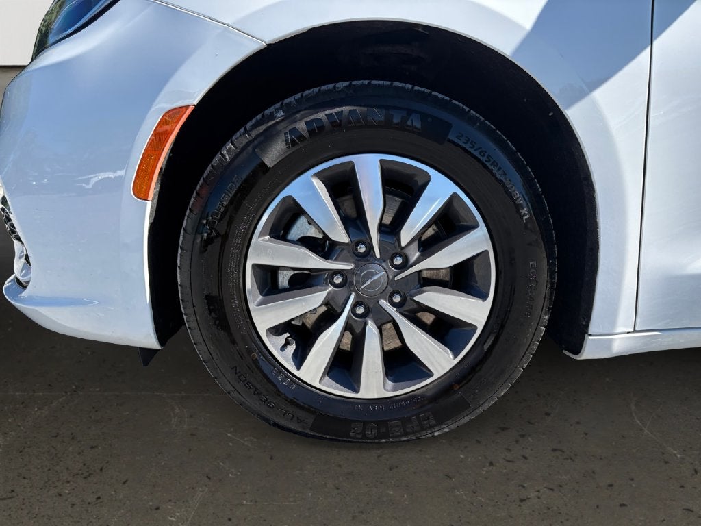 2024 Chrysler Pacifica Hybrid Select
