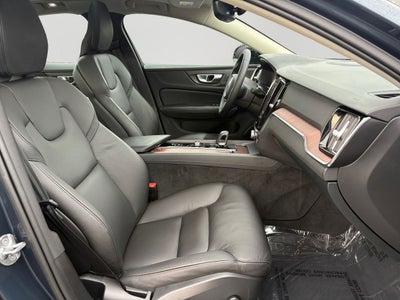 2024 Volvo S60 B5 Plus Dark Theme