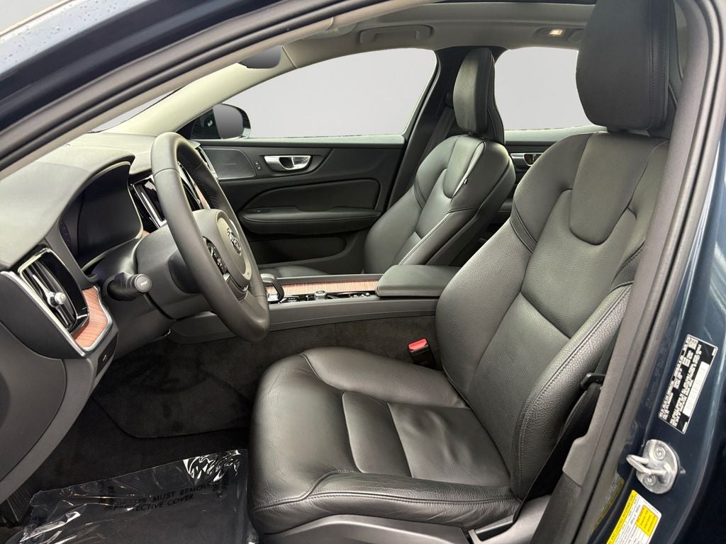 2024 Volvo S60 B5 Plus Dark Theme