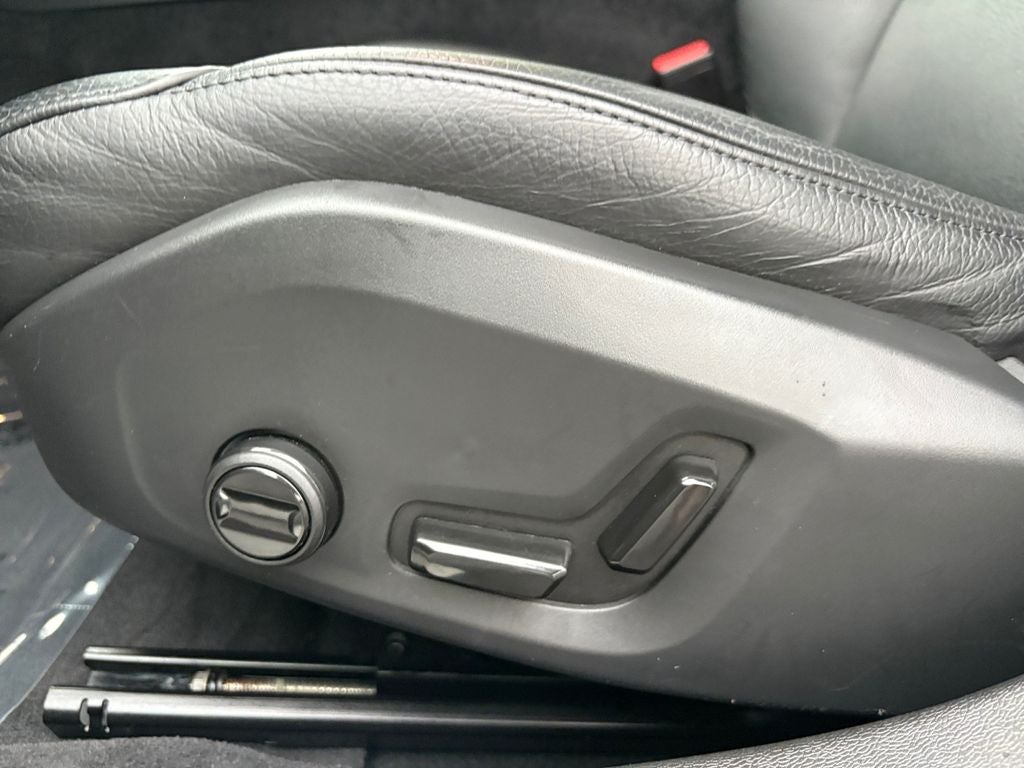 2024 Volvo S60 B5 Plus Dark Theme