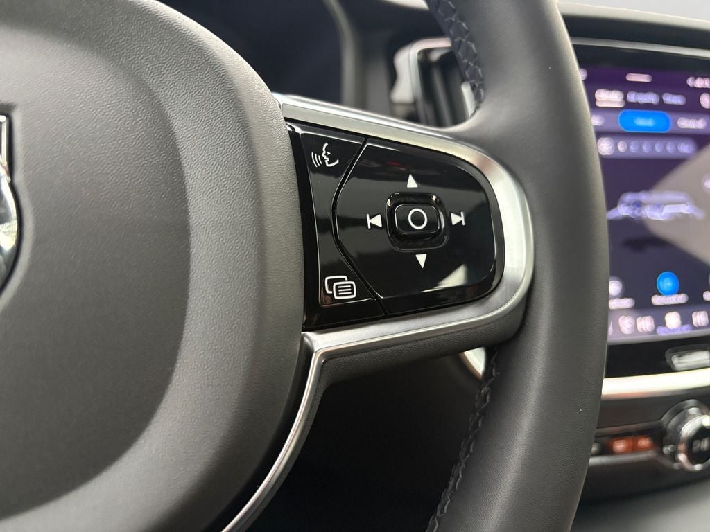 2024 Volvo S60 B5 Plus Dark Theme