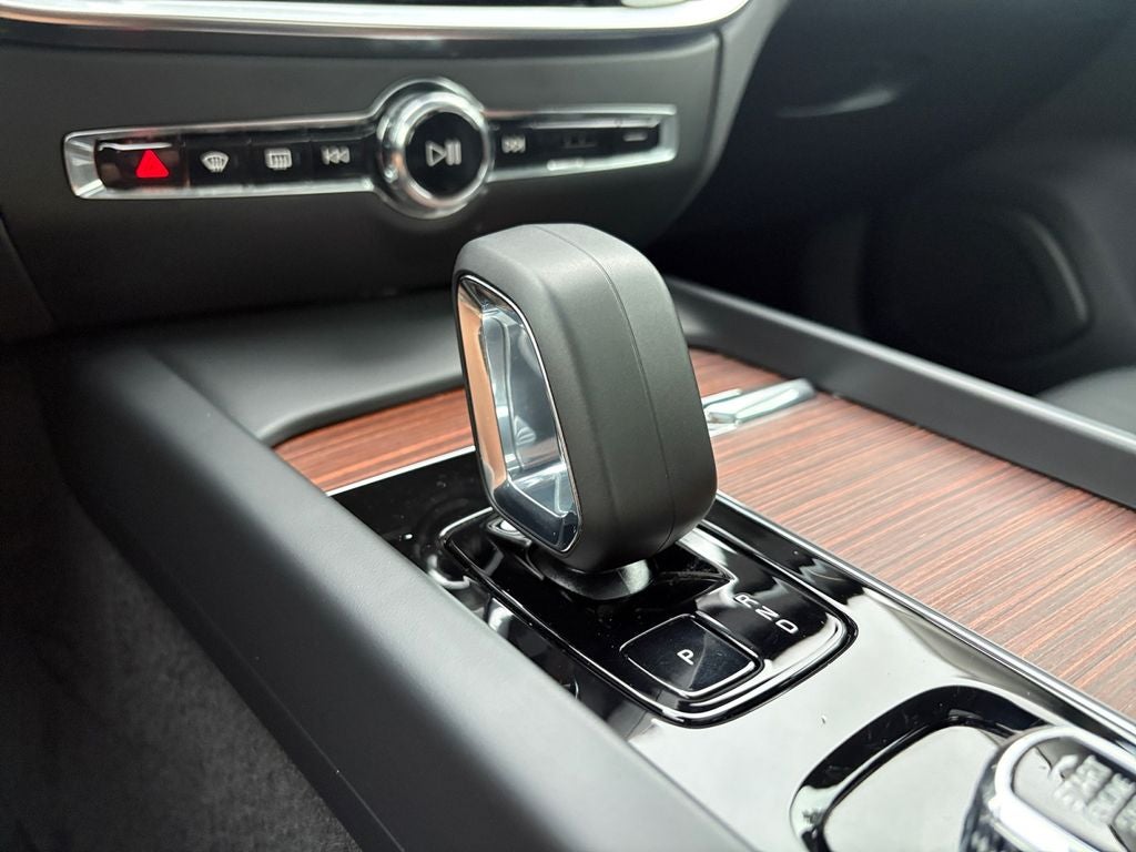 2024 Volvo S60 B5 Plus Dark Theme