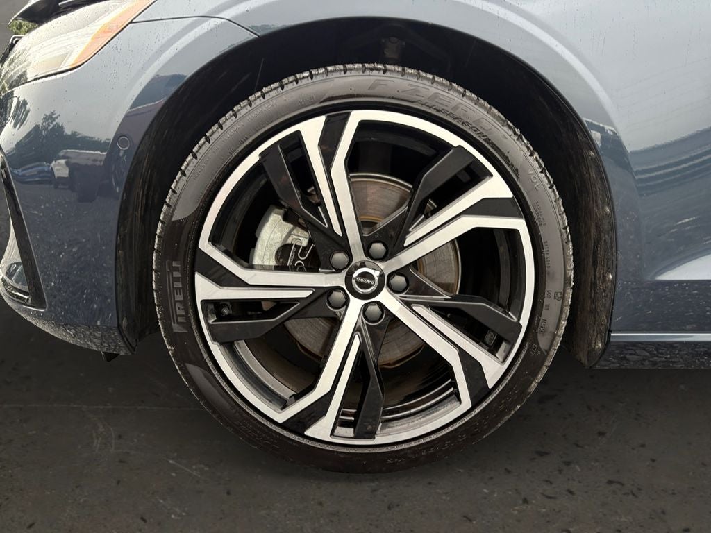 2024 Volvo S60 B5 Plus Dark Theme